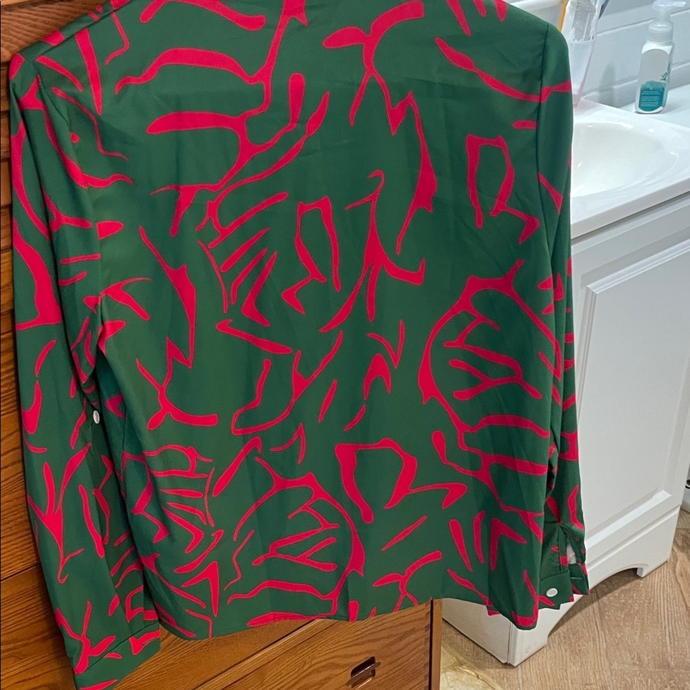 Green and Red Button-Up Shirt - Picture 6 of 7